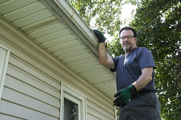 Gutter Cleaning of Selden team